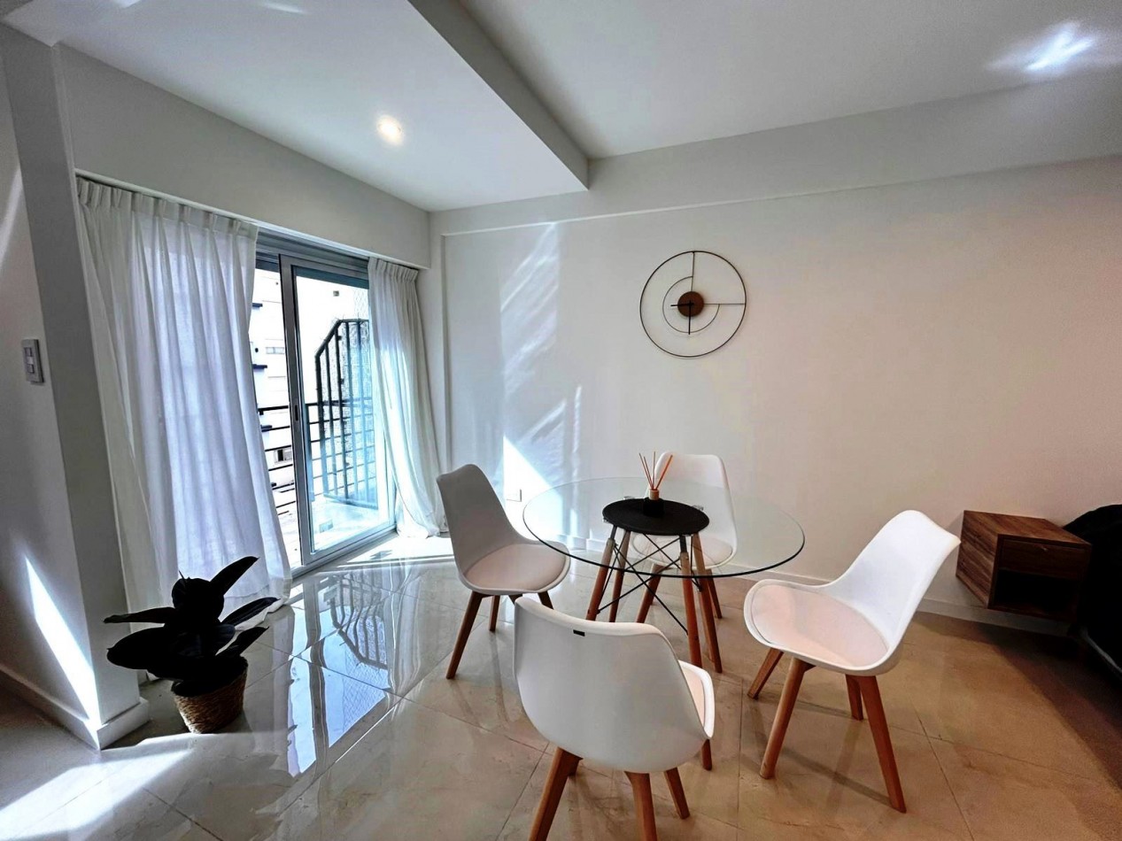 DEPARTAMENTO DE 1 AMBIENTE, A LA CALLE CON BALCON SALIENTE Y VISTA LATERAL AL MAR.