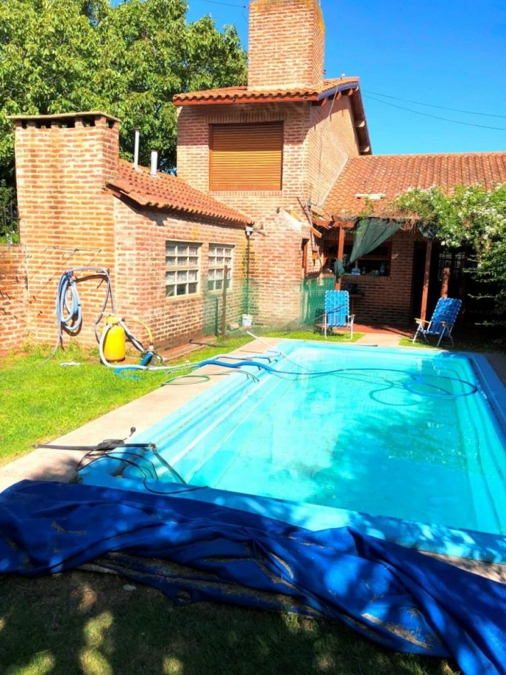 CHALET CON PILETA Y QUINCHO  PARQUE LURO 