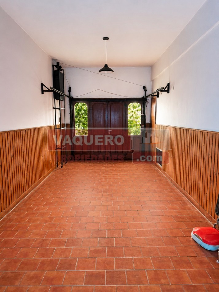 CHALET DE 4 AMBIENTES CON PARQUE
