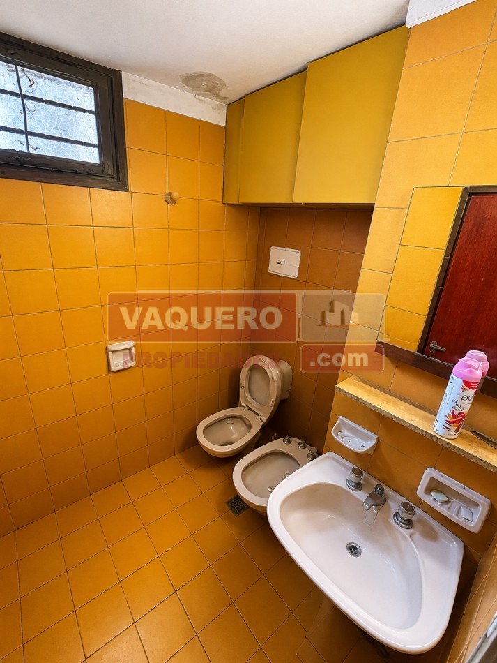 CHALET DE 4 AMBIENTES CON PARQUE