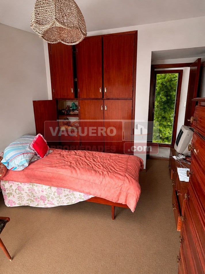 CHALET DE 4 AMBIENTES CON PARQUE