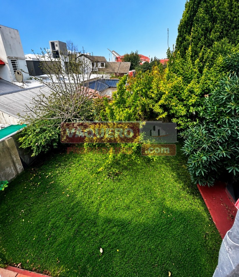 CHALET DE 4 AMBIENTES CON PARQUE