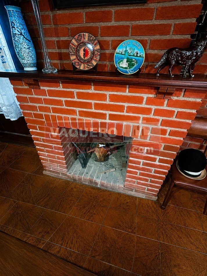 CHALET DE 4 AMBIENTES CON PARQUE