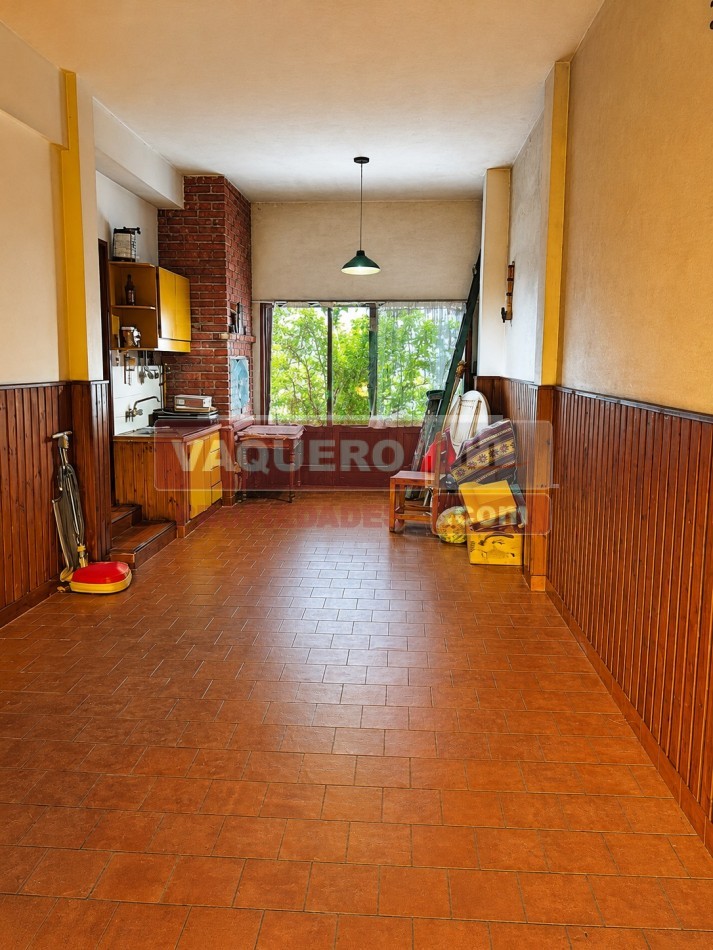 CHALET DE 4 AMBIENTES CON PARQUE
