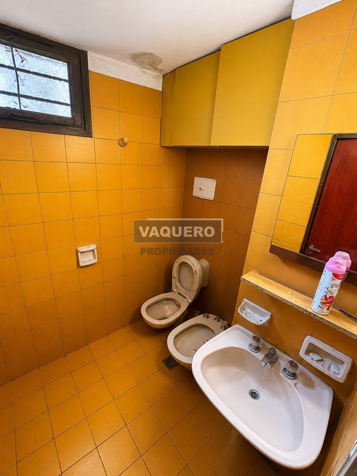 CHALET DE 4 AMBIENTES CON PARQUE