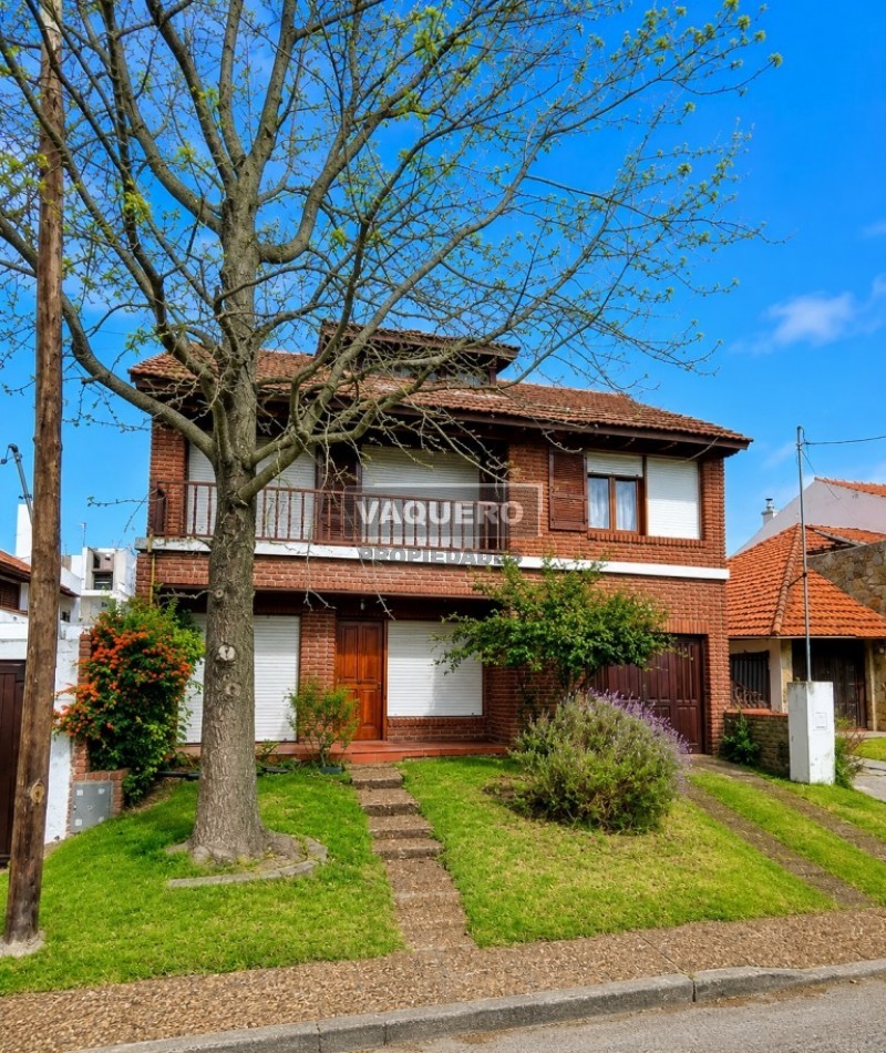 CHALET DE 4 AMBIENTES CON PARQUE