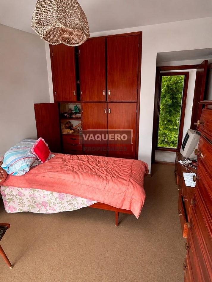 CHALET DE 4 AMBIENTES CON PARQUE