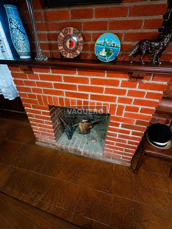 CHALET DE 4 AMBIENTES CON PARQUE