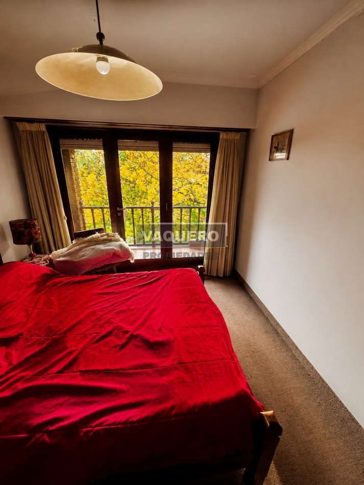 CHALET DE 4 AMBIENTES CON PARQUE