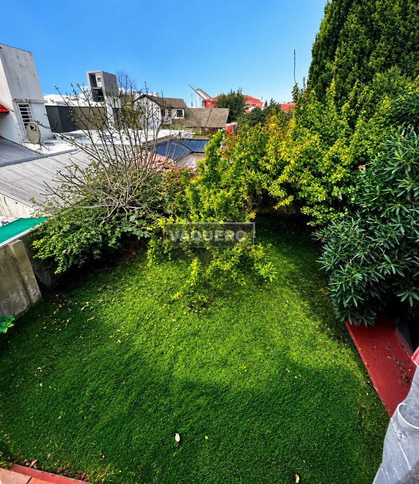 CHALET DE 4 AMBIENTES CON PARQUE