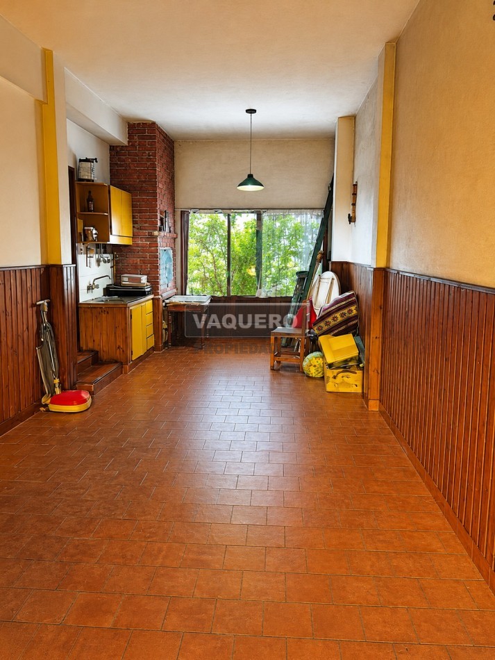 CHALET DE 4 AMBIENTES CON PARQUE