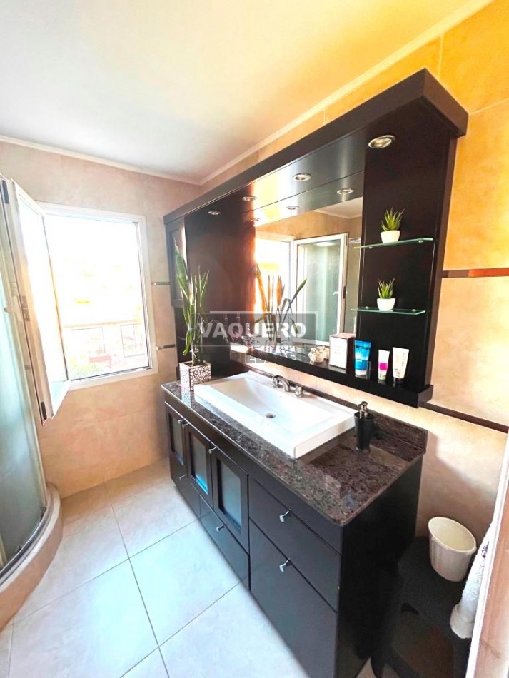EXCELENTE CHALET ZONA GUEMES