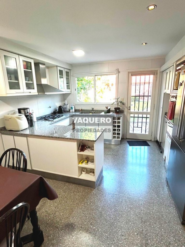 EXCELENTE CHALET ZONA GUEMES