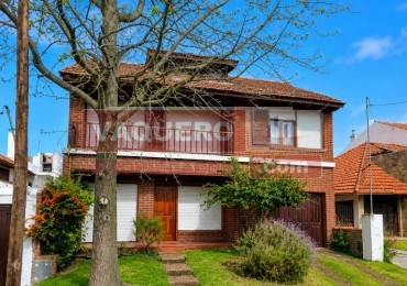 CHALET DE 4 AMBIENTES CON PARQUE