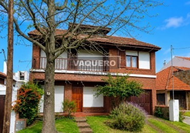 CHALET DE 4 AMBIENTES CON PARQUE